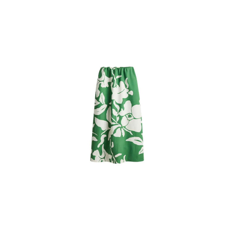 Green floral print skirt with a flowing design, perfect for summer fashion and casual outings.